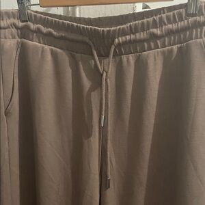 Scoop NYC Tan Capris